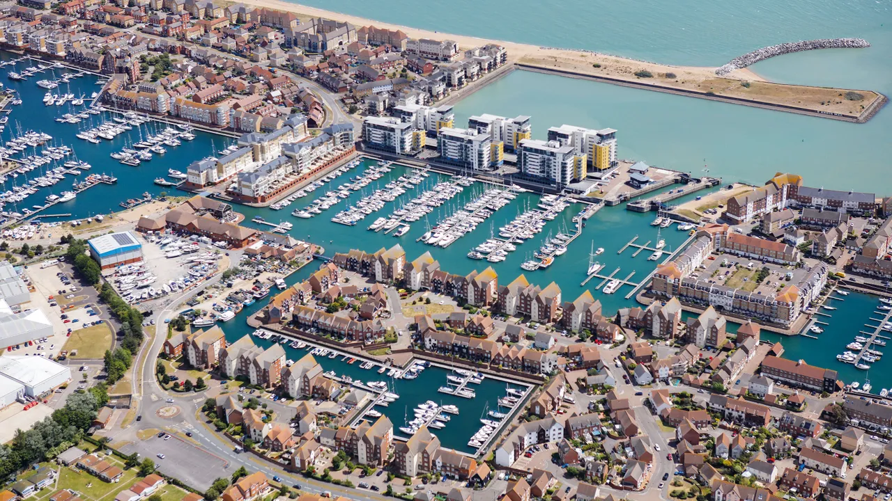 Eastbourne Marina Waterlodge Floating Apartments